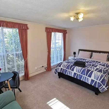 Large Private Room In Modern Stylish House Dunedin Exteriör bild