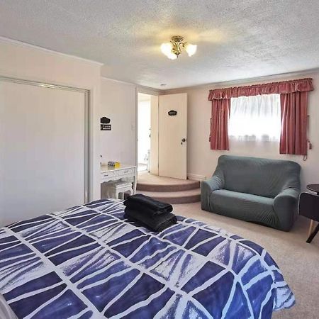 Large Private Room In Modern Stylish House Dunedin Exteriör bild