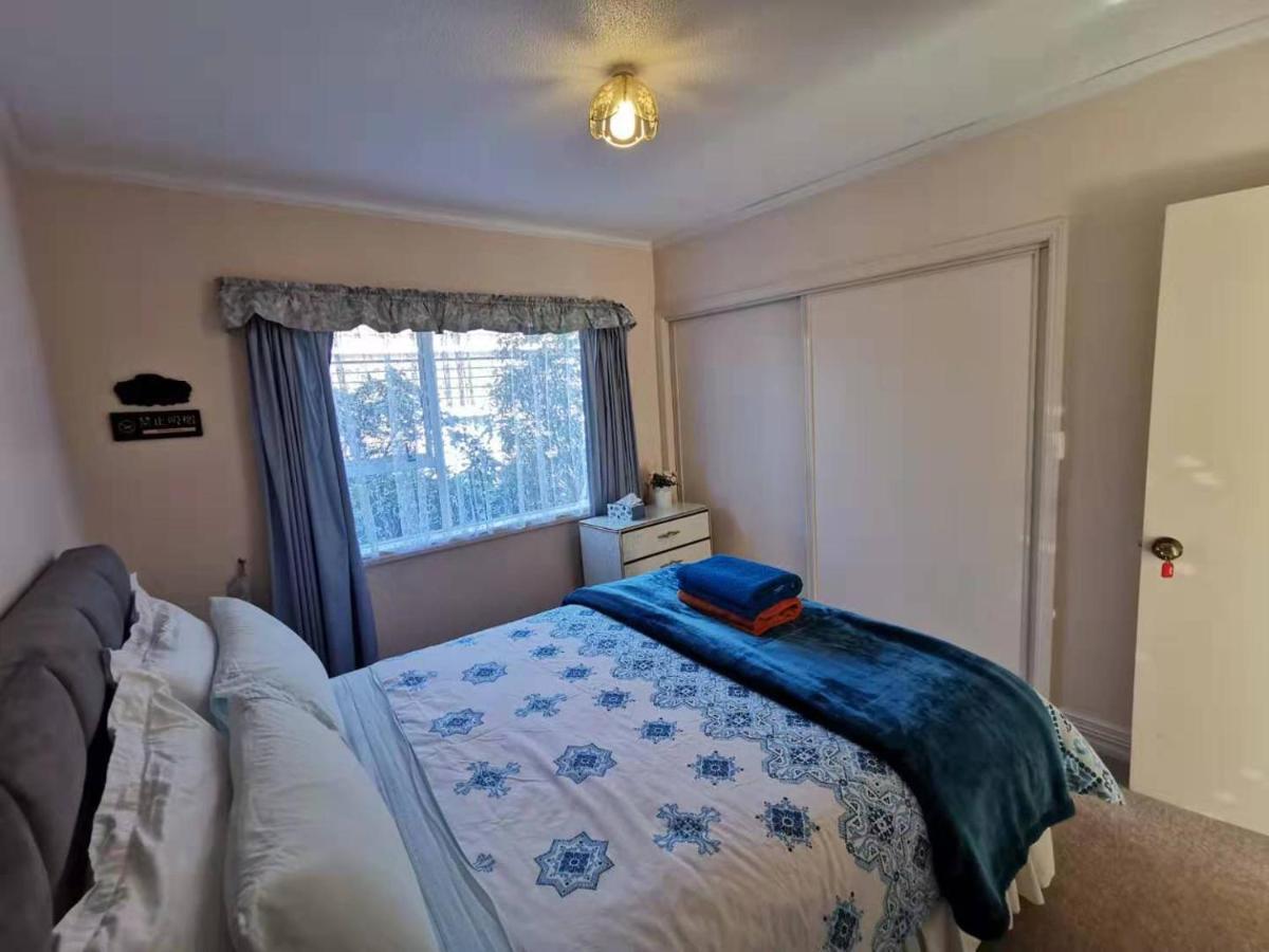 Large Private Room In Modern Stylish House Dunedin Exteriör bild