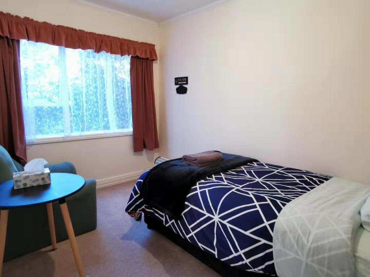 Large Private Room In Modern Stylish House Dunedin Exteriör bild