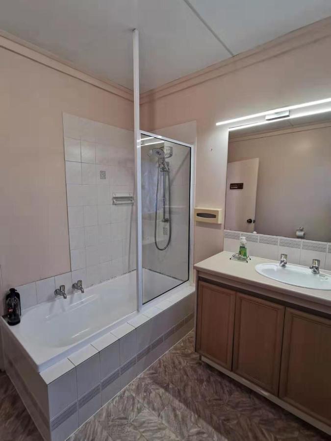 Large Private Room In Modern Stylish House Dunedin Exteriör bild